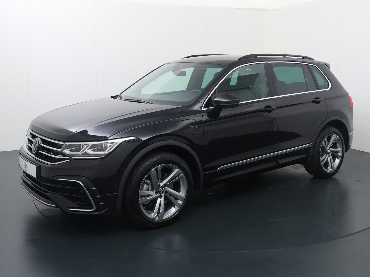 Volkswagen Tiguan - 1.4 TSI eHybrid R-Line Business | 245 PK | Adaptive Cruise Control | Achteruitrijcamera | - AutoWereld.nl