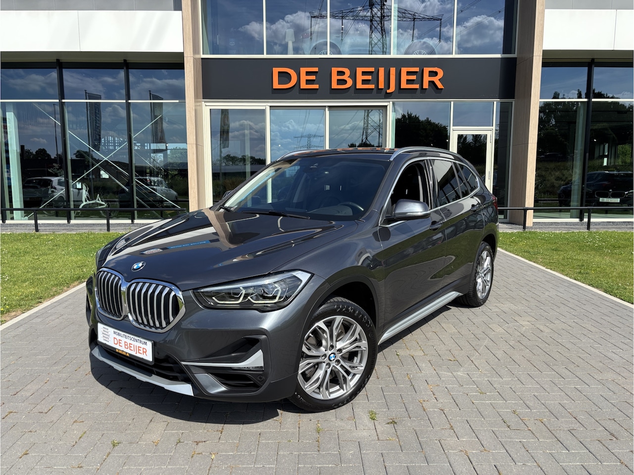 BMW X1 - xDrive20i High Executive Trekhaak I Navi I Leder - AutoWereld.nl