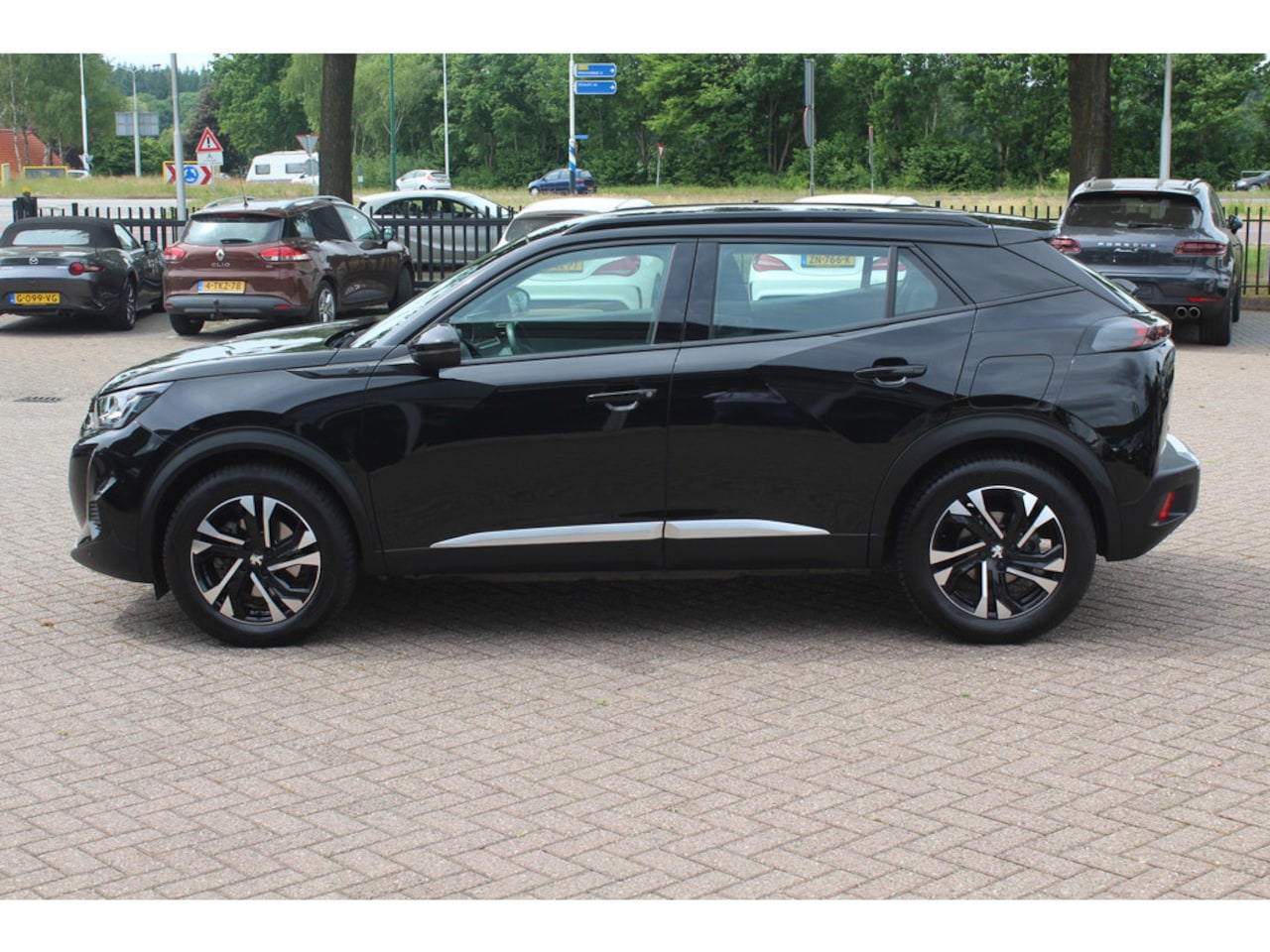 Peugeot e-2008 - EV GT Pack 50 kWh / Camera / Virtual Cockpit / Half leder / 18'' / Navigatie / Keyless / C - AutoWereld.nl