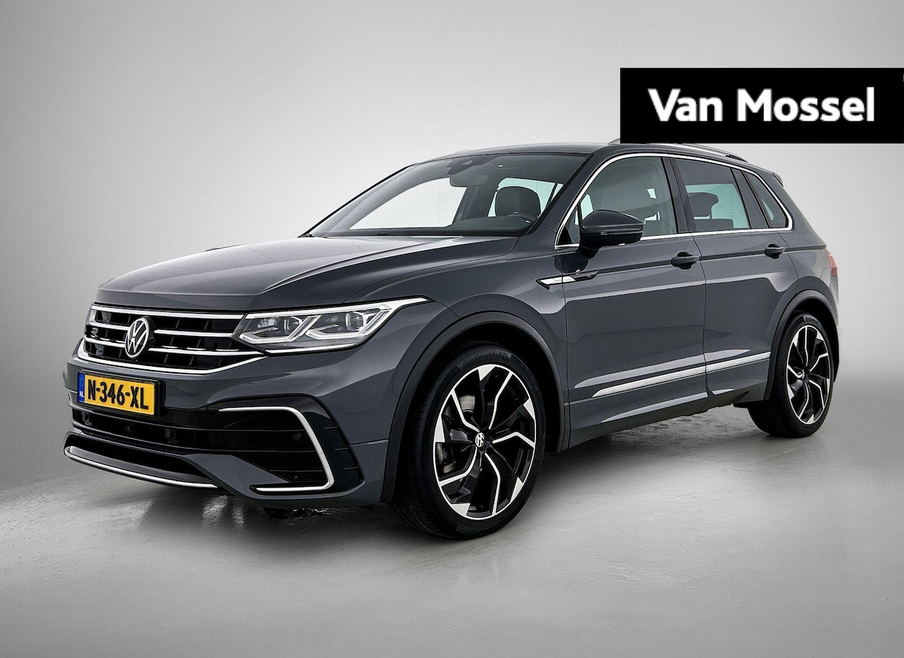 Volkswagen Tiguan - 1.5 TSI R-Line Business+ | Automaat | Navigatie | trekhaak | Airco | Cruise Control | Came - AutoWereld.nl
