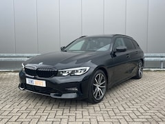 BMW 3-serie Touring - 320d High Executive Pano / Head-up / Elec. Trekhaak / Stuur-Stoel Verw. / Harman/Kardon