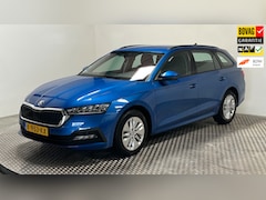 Skoda Octavia Combi - 1.0 e-TSI Business Edition benzine automaat navigatie trekhaak parkeersensoren stoelverwar