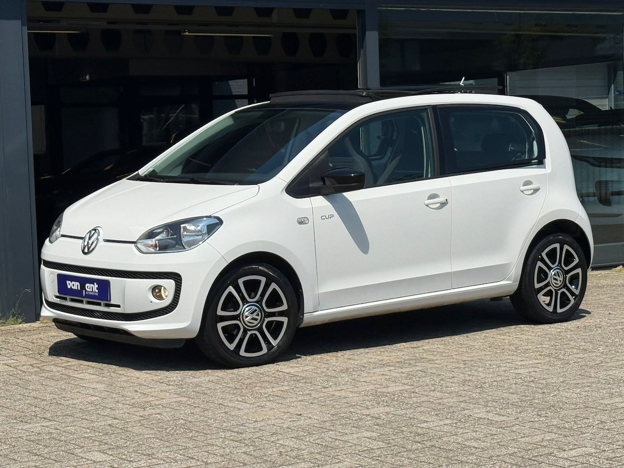 Volkswagen Up! - 1.0 high up! 1.0 high up! - AutoWereld.nl