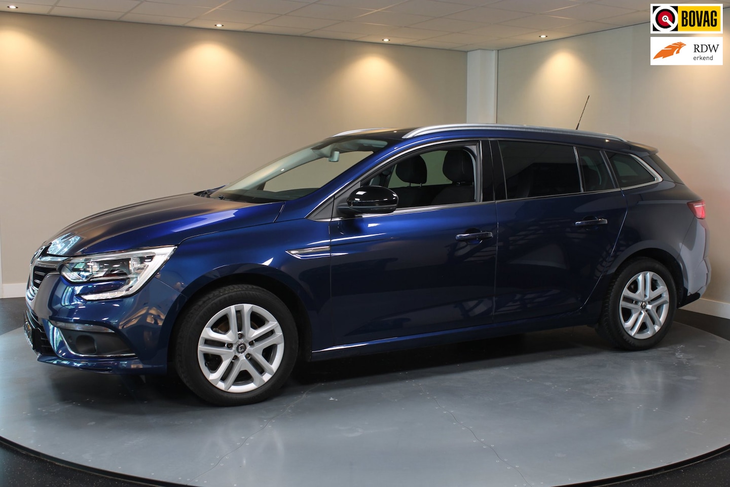 Renault Mégane Estate - 1.3 TCe Limited *Carplay* Camera|Trekhaak|Stoelverw.|Navi|DAB|PDC|All-seasons - AutoWereld.nl