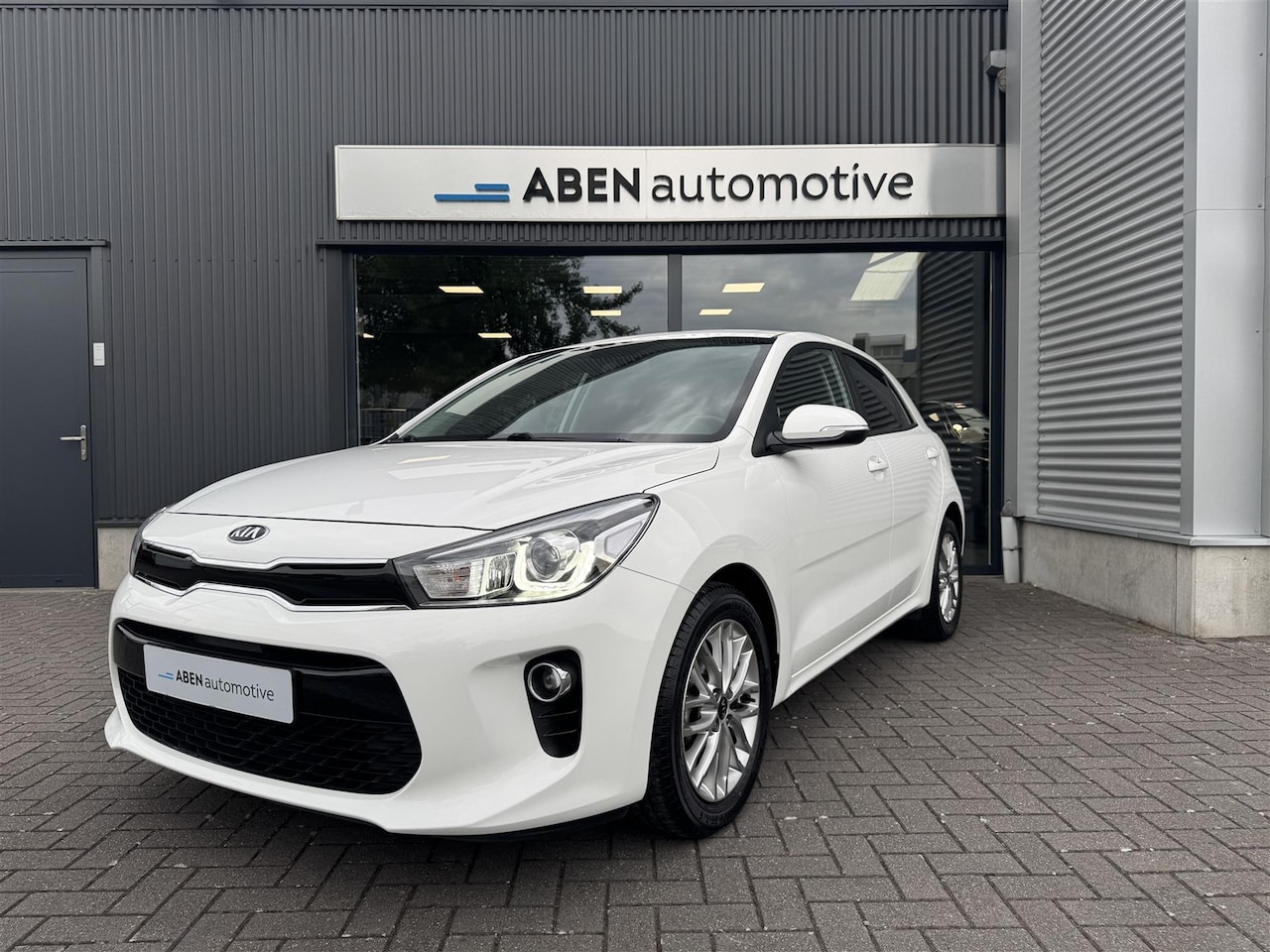 Kia Rio - 1.2 cvvt 84PK Dream Team Edition 5-deurs (NAVI|CAMERA|CARPLAY|WINTER PACK) - AutoWereld.nl