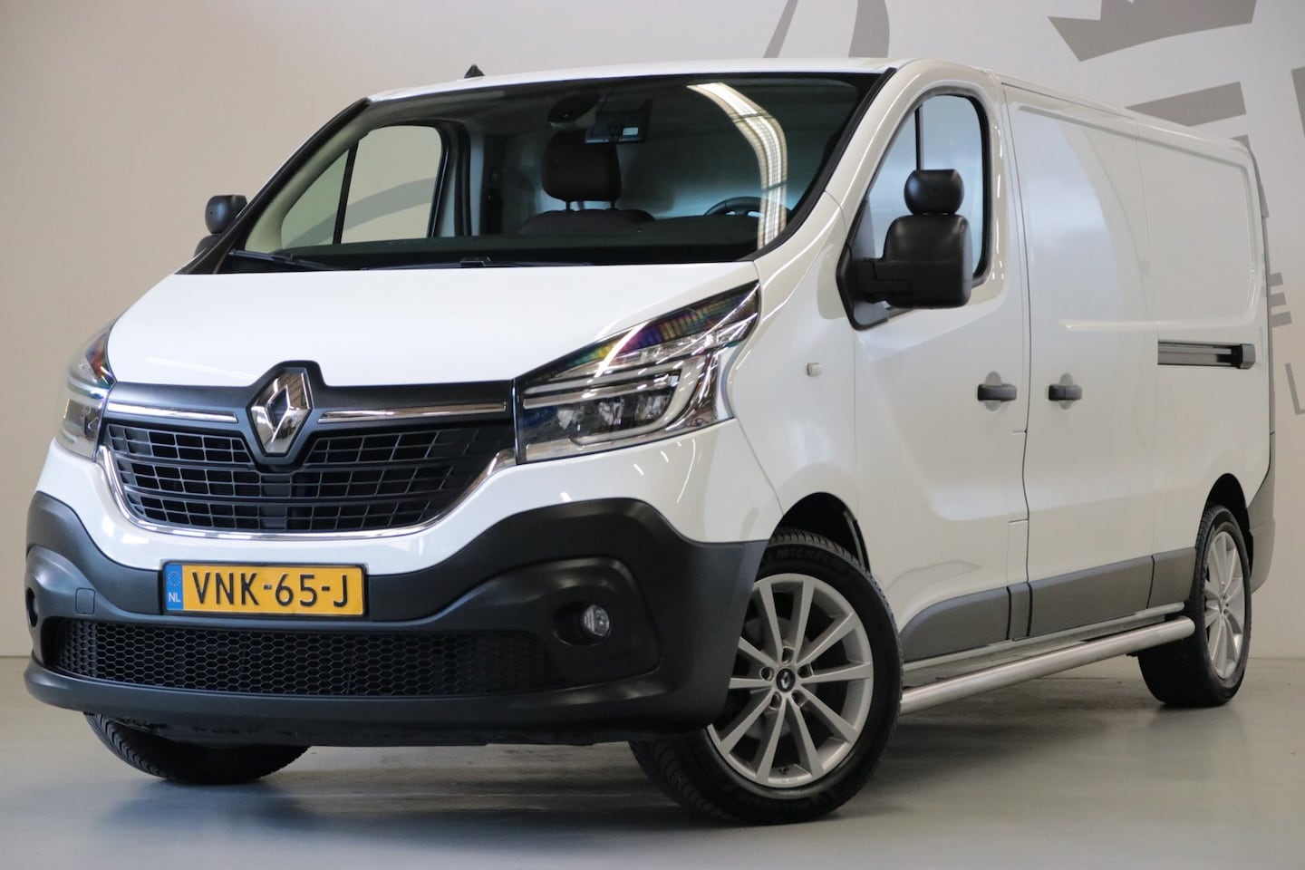 Renault Trafic - 2.0 dCi NAP/ Origineel NL/ Parkeersensoren achter - AutoWereld.nl