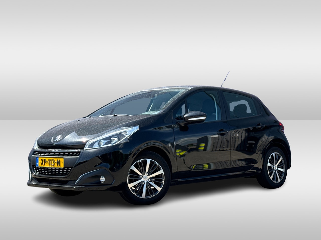 Peugeot 208 - 1.2 PureTech Allure / Panoramadak / Camera / Navigatie / 16'' / Climate Control / Stoelver - AutoWereld.nl
