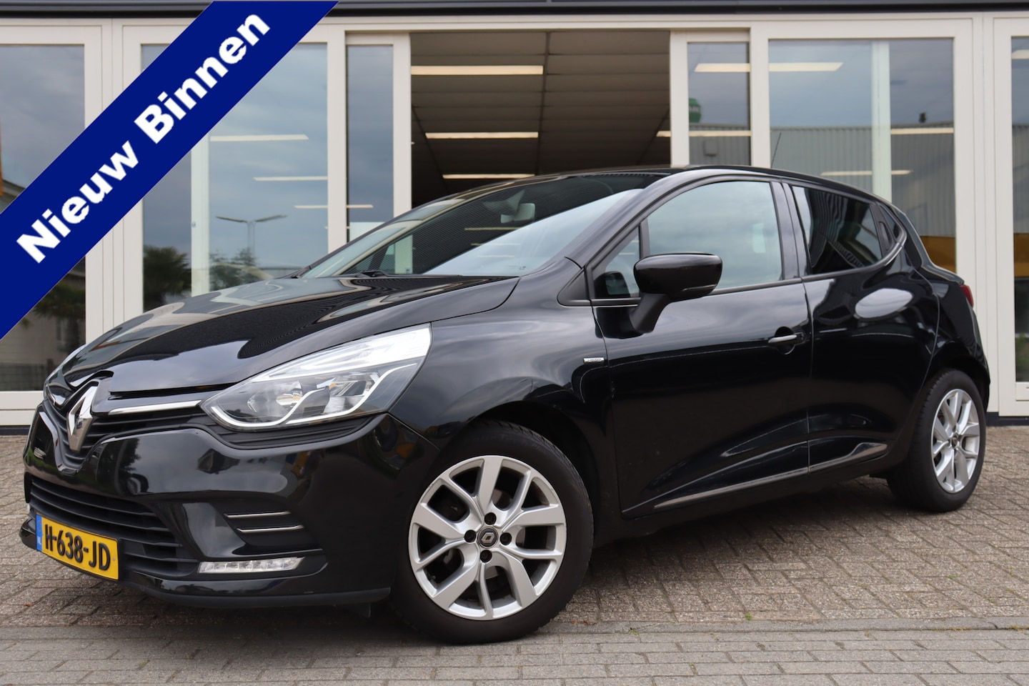 Renault Clio - 0.9 TCe Limited 0.9 TCe Limited, Airco, Cruise, PDC A, Navi, Prijs is Rijklaar Inclusief 6 Maanden Garanti - AutoWereld.nl