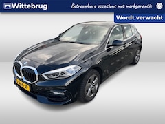 BMW 1-serie - 118i Business Edition / Navigatie / App connect / Stoel+stuur verwarming / Parkeersensoren