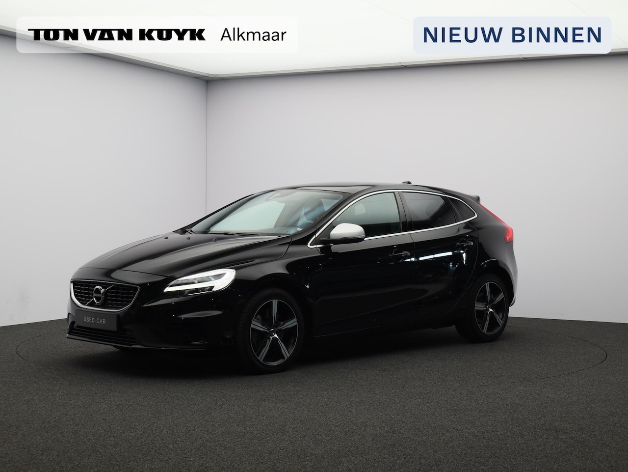 Volvo V40 - T3 Automaat Polar+ Sport R-Design / Trekhaak / Panoramadak / Harman Kardon / Stoelverwarmi - AutoWereld.nl