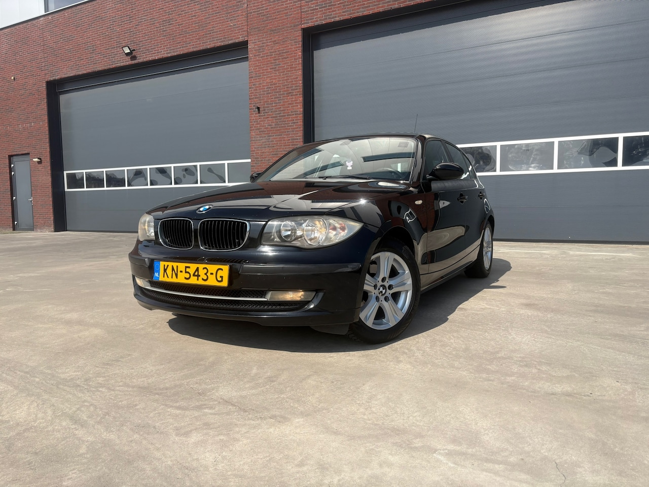 BMW 1-serie - 116i Zwart* Airco* 6bak* Nieuwe APK* Nette auto - AutoWereld.nl