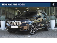 BMW X5 - xDrive50e M Sport Automaat / Panoramadak Sky Lounge / Trekhaak / Parking Assistant Profess