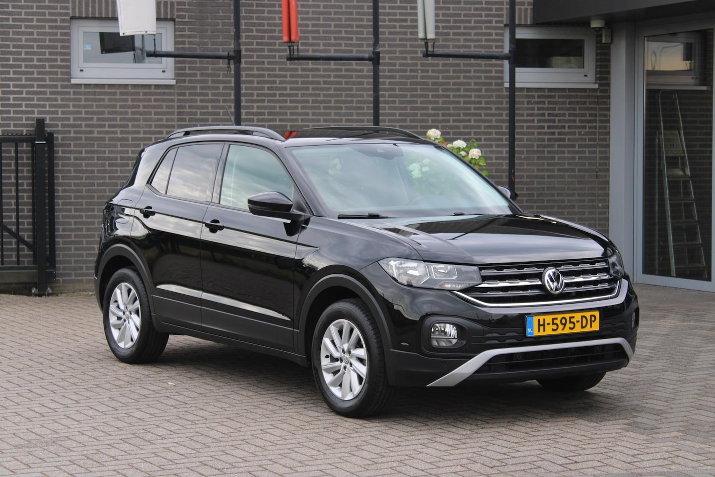 Volkswagen T-Cross - 1.0 TSI Life Adaptive/Navi/Clima/AppleAndroid - AutoWereld.nl