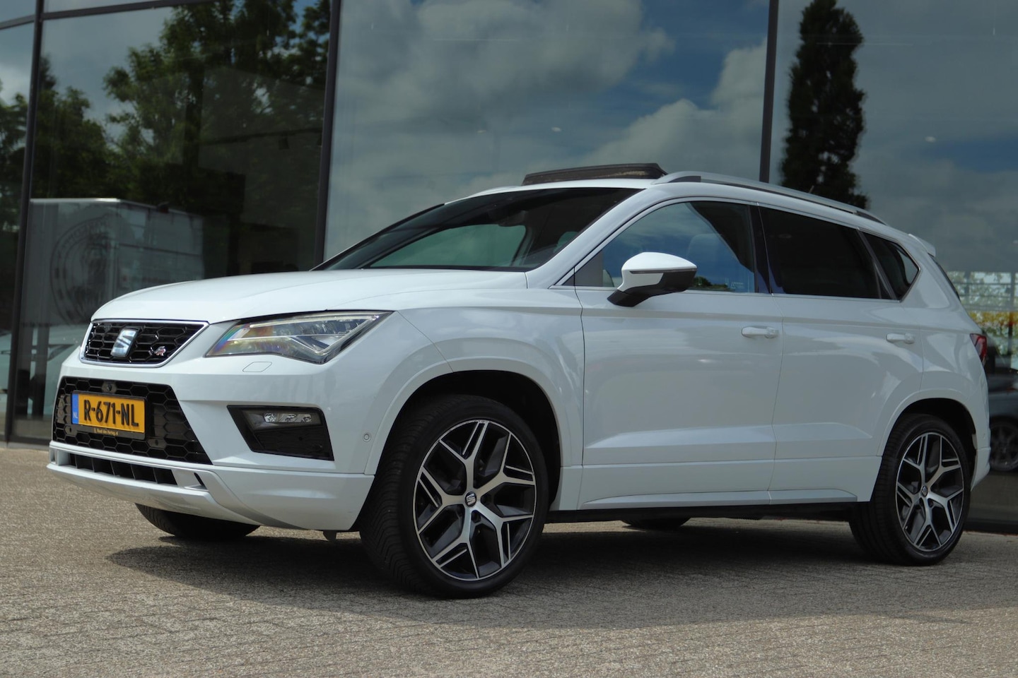 SEAT Ateca - 2.0 ECOTSI FR 4DRIVE AUT. | PANO | CARPLAY | 360 CAMERA | ACC | TREKHAAK | SEAT AUDIO | DO - AutoWereld.nl