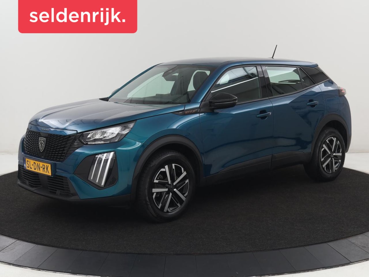Peugeot 2008 - 1.2 Hybrid 136 Active | Carplay | Cruise Control | Climate control | Parkeerhulp | DAB | B - AutoWereld.nl