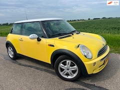 MINI 3-Deurs - Cooper 1.6 / automaat yellow met apk
