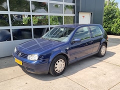 Volkswagen Golf - 1.6-16V