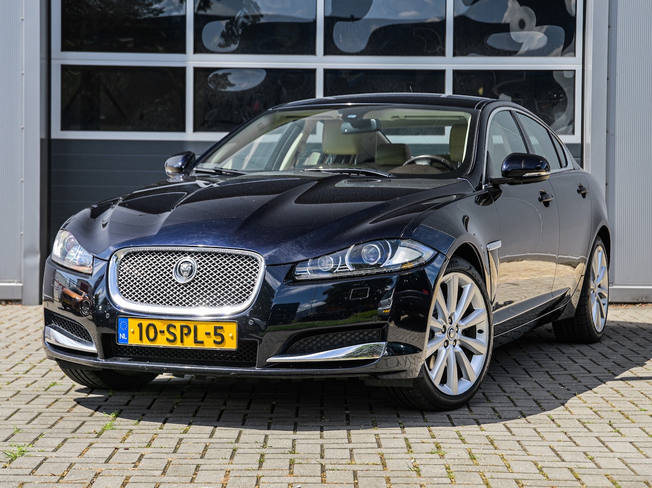 Jaguar XF - 2.2D | Leder | Xenon | Keyless | Camera | Navi | PDC v+a | Navi - AutoWereld.nl