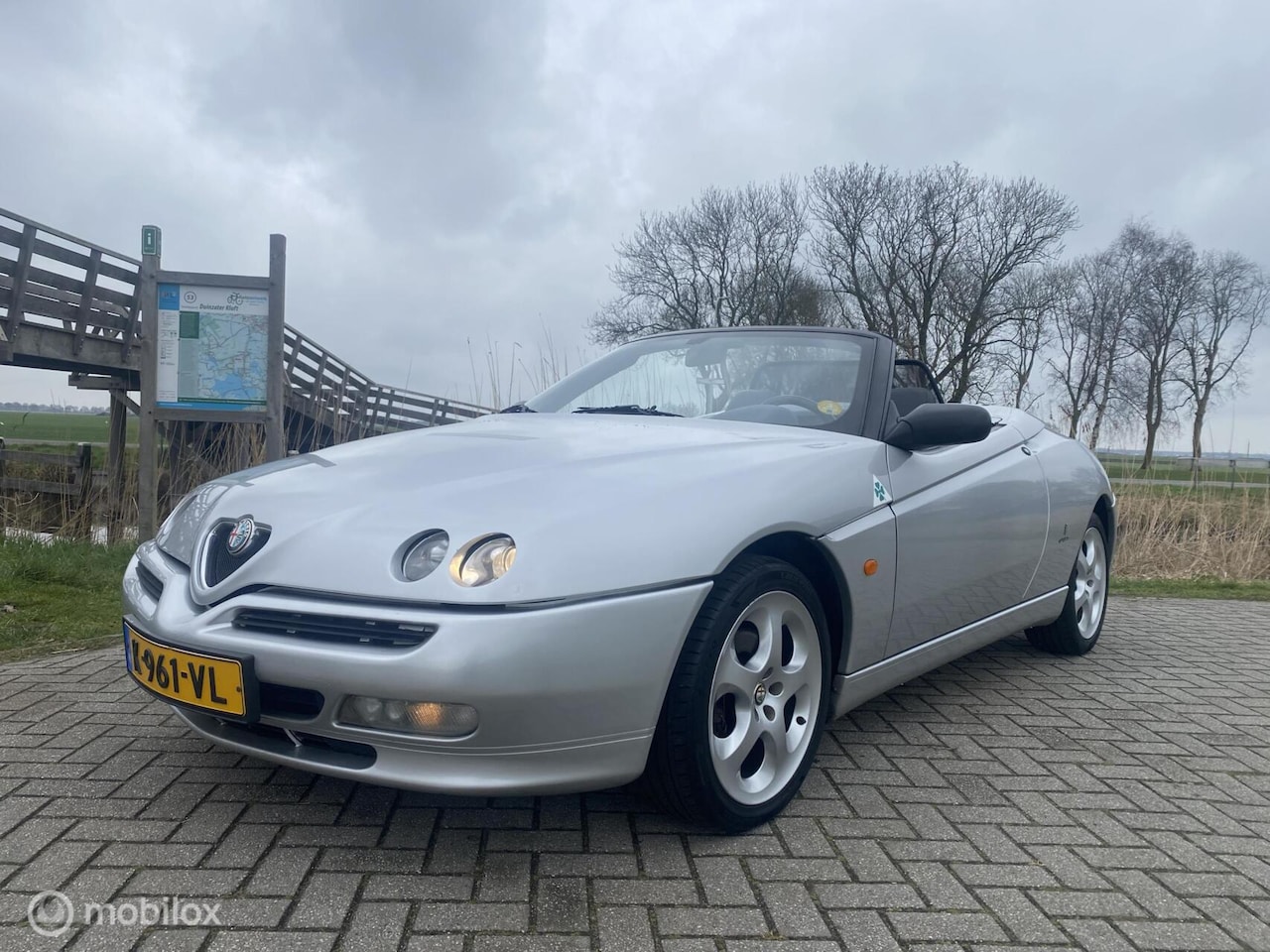 Alfa Romeo Spider - 2.0-16V T.Spark L 2.0-16V T.Spark L - AutoWereld.nl