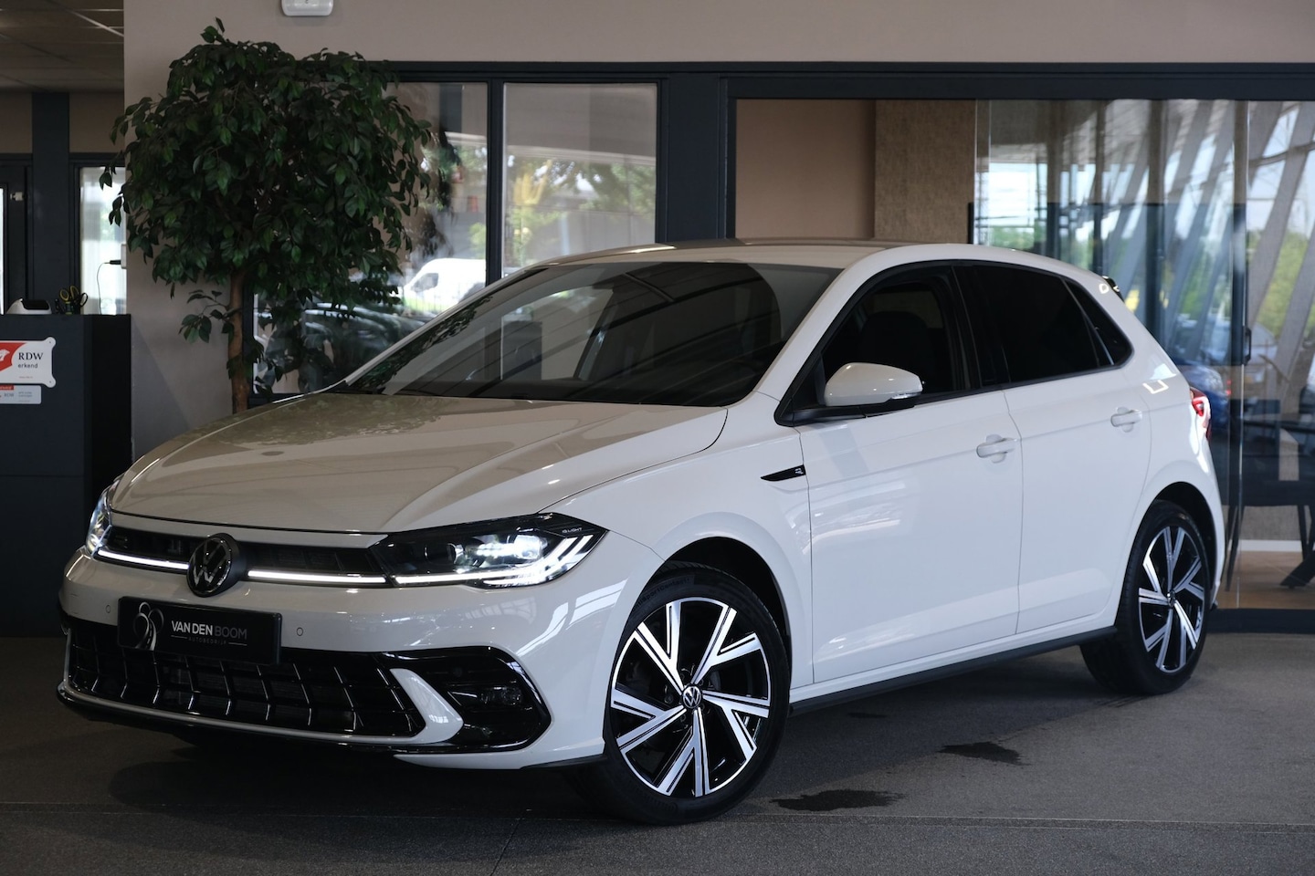 Volkswagen Polo - 1.0 TSI 110PK 2x R-Line DSG Navi Led Pdc Cam Acc - AutoWereld.nl
