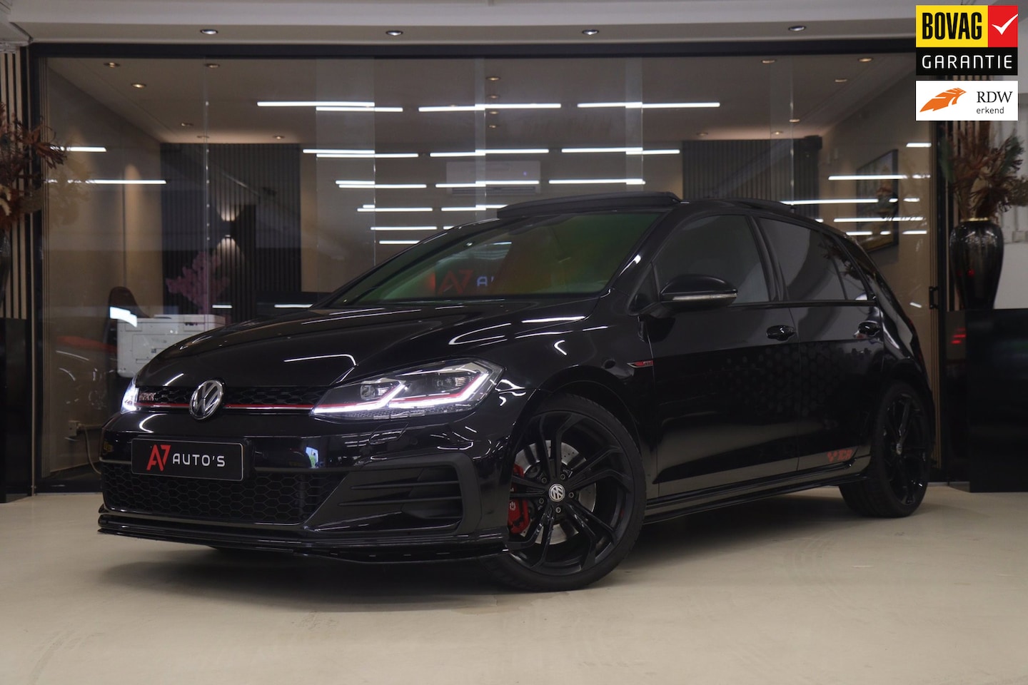 Volkswagen Golf - 2.0 TSI GTI TCR /PANO/CARPLAY/CAM/KEYLESS/ACC/LANEASSIST/VOL - AutoWereld.nl