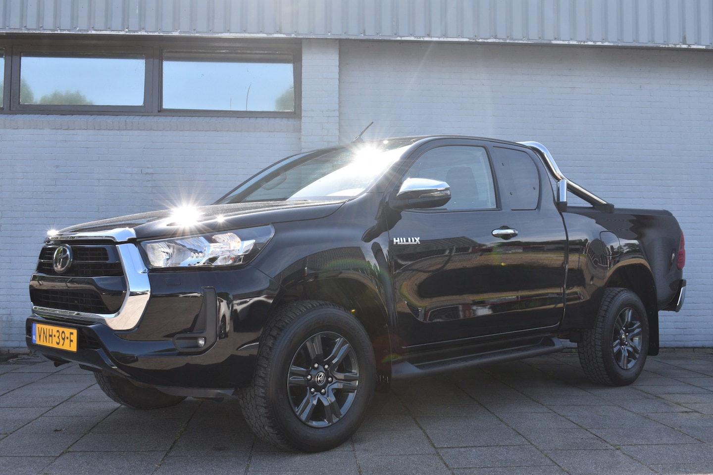 Toyota HiLux - 2.4 D-4D Xtra Cab Professional Automaat 150pk | Achteruitrijcamera | Trekhaak | Cruise con - AutoWereld.nl