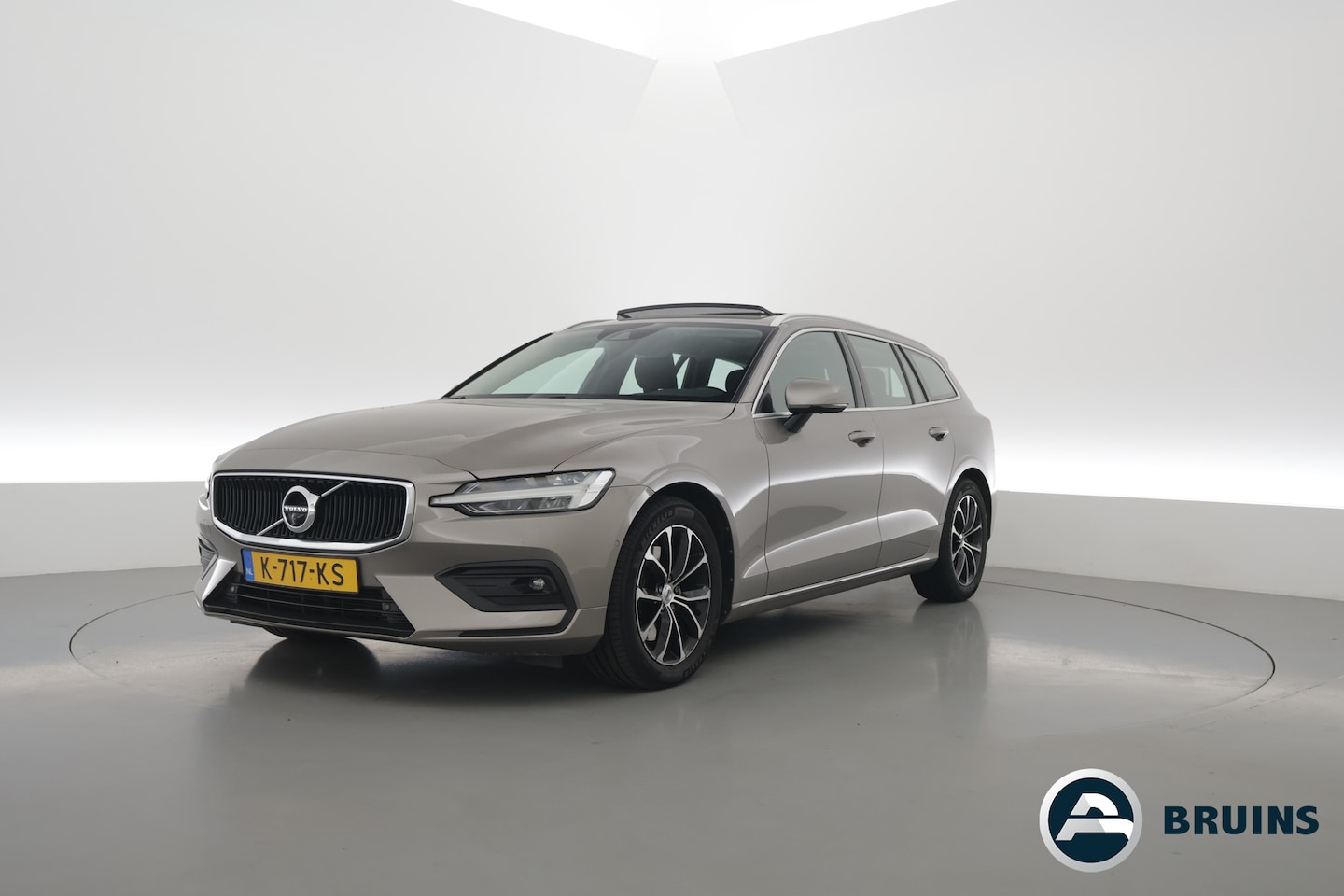 Volvo V60 - 2.0 B3 Business Pro | Pano-dak | Trekhaak | 360 camera | Prijs rijklaar | Adap. Cruise | D - AutoWereld.nl