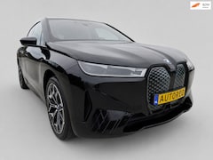 BMW iX - XDrive50 High Executive 112 kWh - SOH 94% - M-Sport - Panodak - HuD - Massagestoelen - B&W