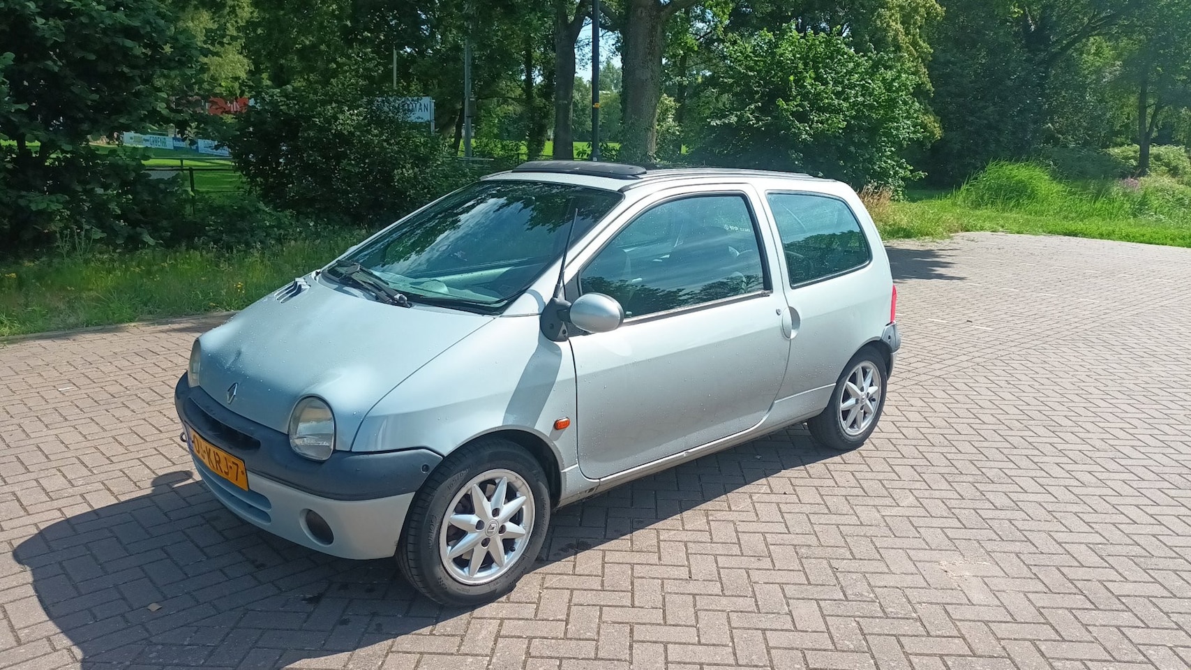 Renault Twingo - 1.2 Panoramadak / Apk 02-2027 - AutoWereld.nl
