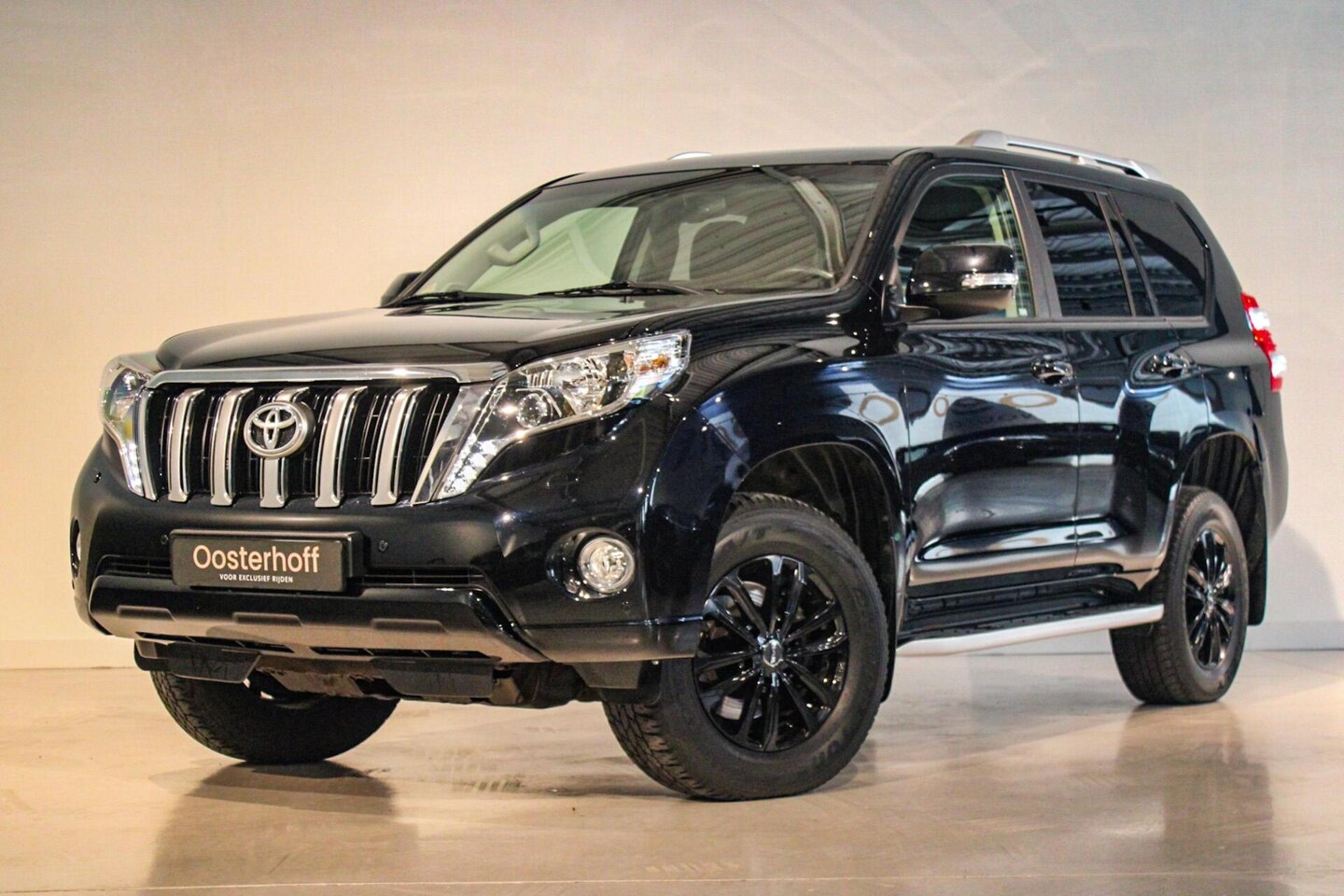 Toyota Land Cruiser - LandCruiser 2.8 D-4D Professional Grijs Kenteken - AutoWereld.nl