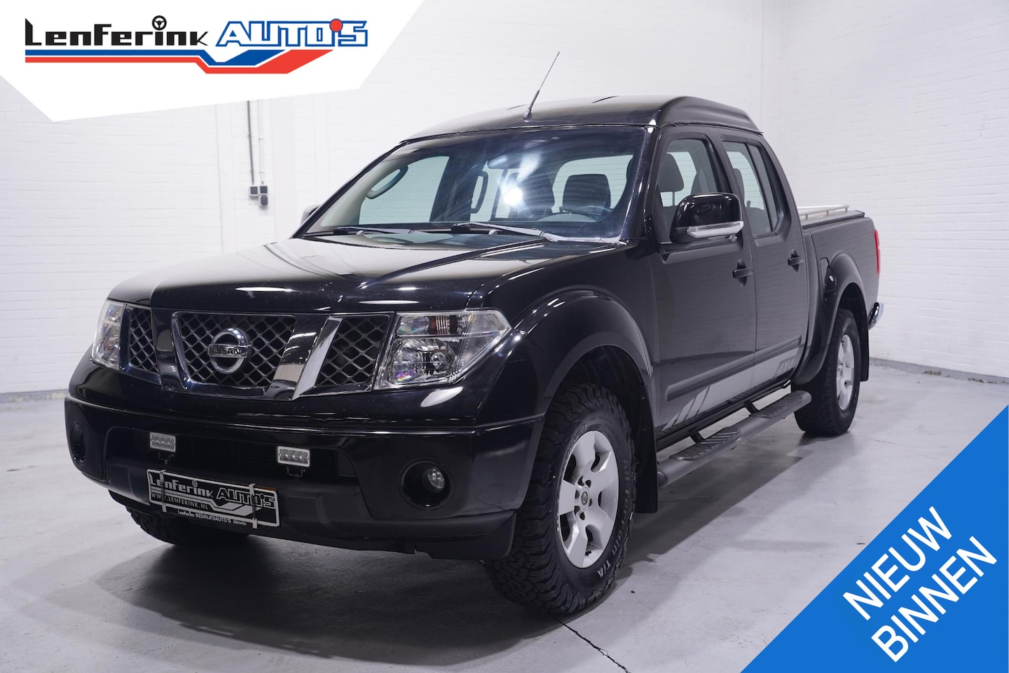 Nissan Navara - 2.5 dCi LE Double Cab 5 persoons uitv Airco - AutoWereld.nl
