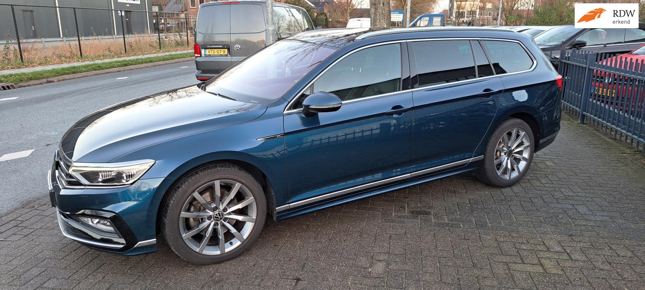 Volkswagen Passat Variant - 1.5 TSI R-Line Business + 1.5 TSI R-Line Business +Pano dak - AutoWereld.nl
