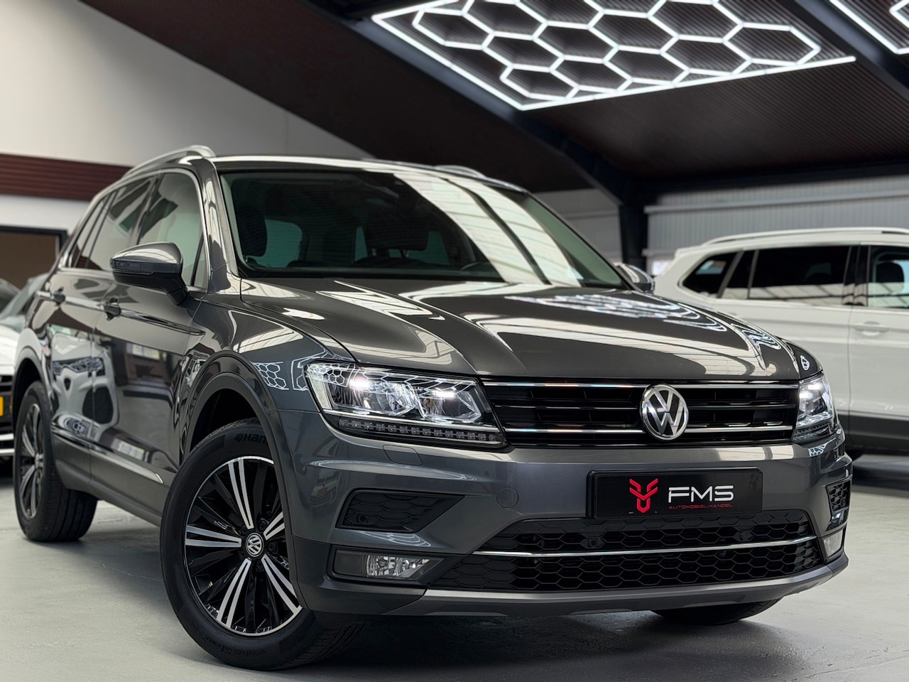 Volkswagen Tiguan - 2.0 TSI 4Motion Highline Trekhaak CarPlay - AutoWereld.nl