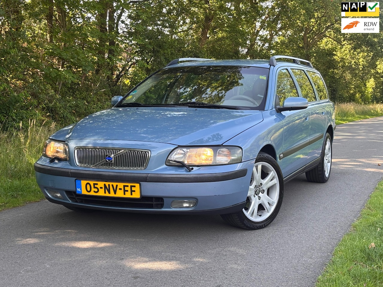 Volvo V70 - 2.4 Comfort Line | Airco + Cruise control Nu € 999,- !!! - AutoWereld.nl