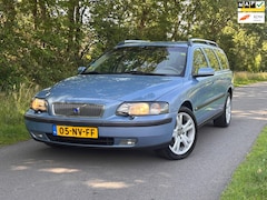 Volvo V70 - 2.4 Comfort Line | Airco + Cruise control Nu € 999,