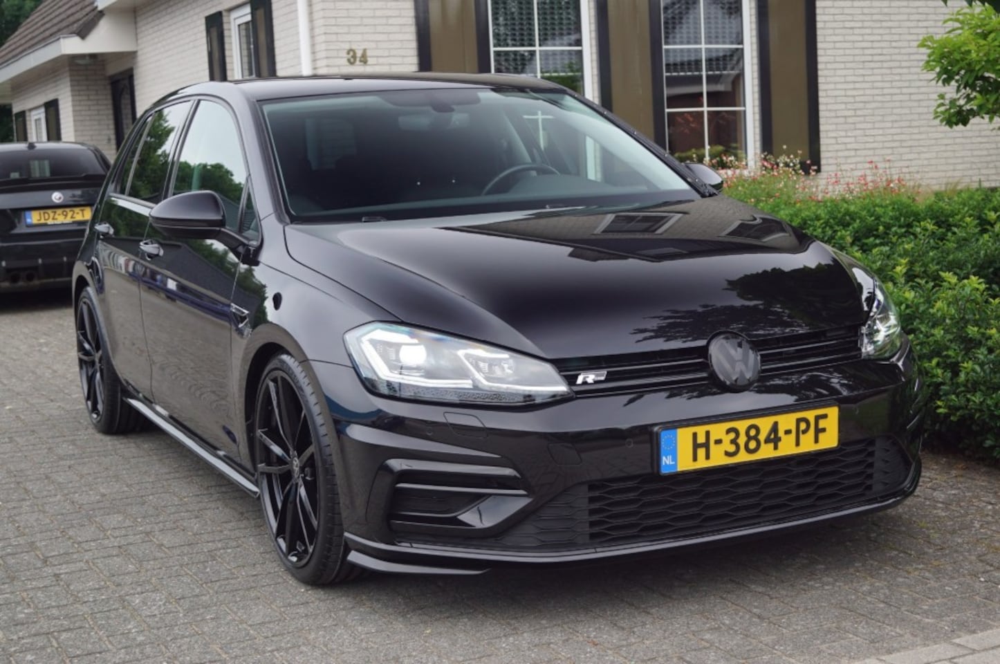 Volkswagen Golf - 1.5 TSI (150pk) DSG R-line LED/Keyless/Camera/Massage/19 inch - AutoWereld.nl