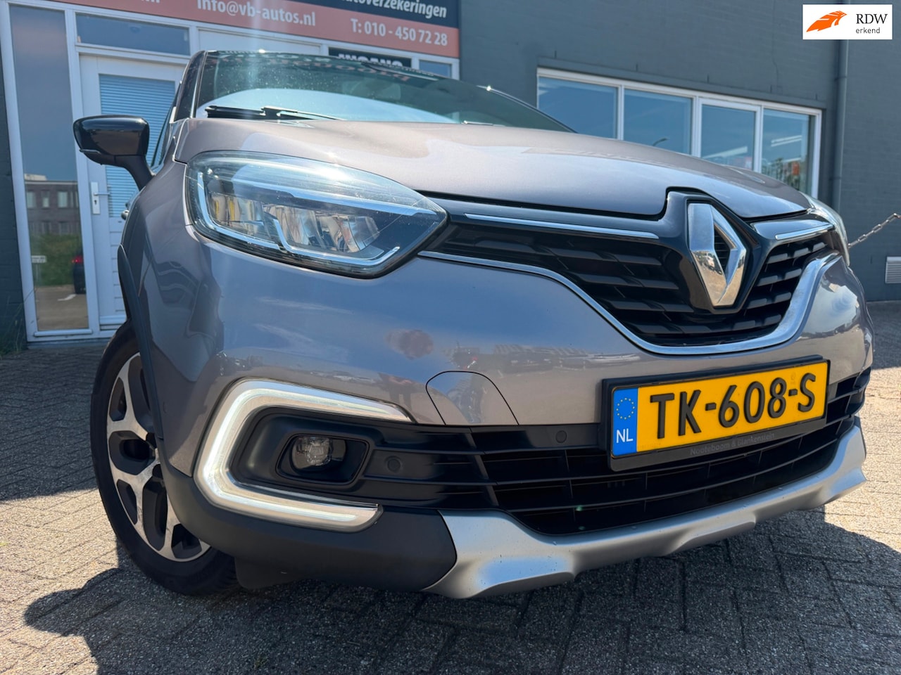 Renault Captur - 0.9 TCe Intens met parkeersensoren en navigatie en bluetooth telefoon / media en airco en - AutoWereld.nl