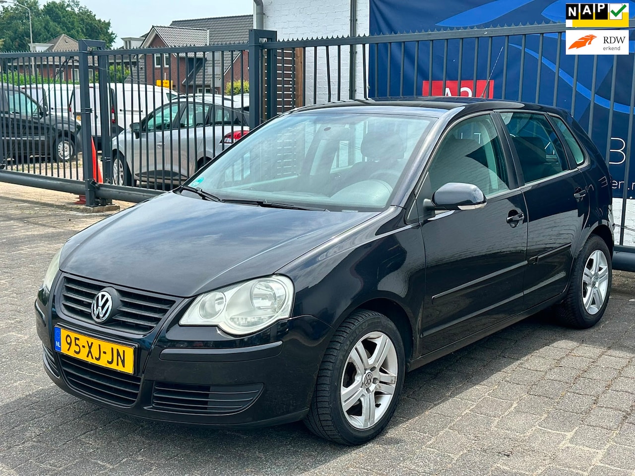 Volkswagen Polo - 1.4-16V Optive / AIRCO / ELEKTRISCHE RAMEN / NIEUWE DISTRIBUTIE + WATERPOMP / NAP!! - AutoWereld.nl