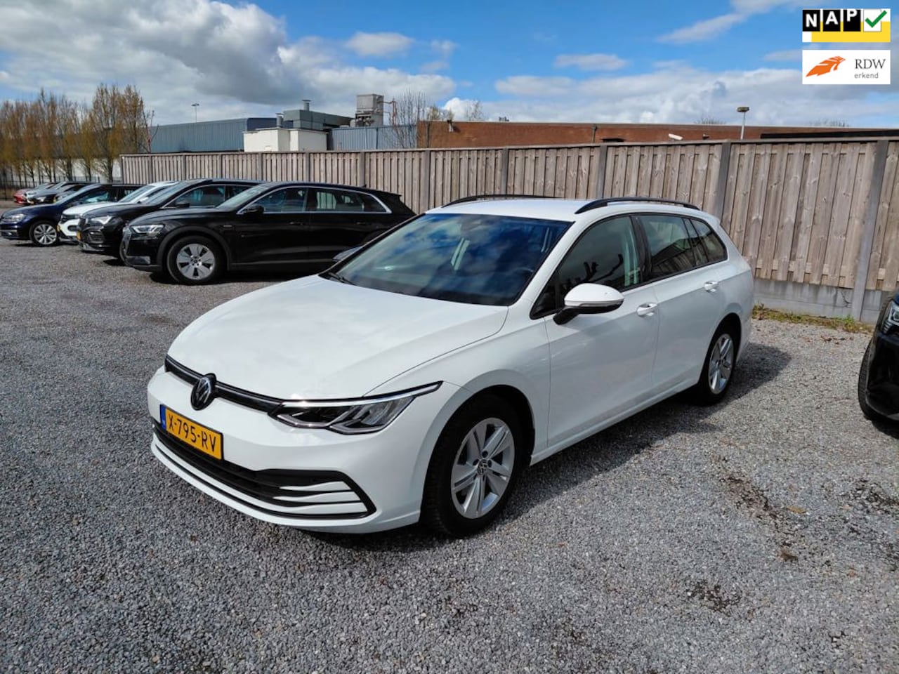 Volkswagen Golf Variant - 1.0 TSI Life 1.0 TSI Life 81kw, apple/android navi, sfeerverlichting - AutoWereld.nl