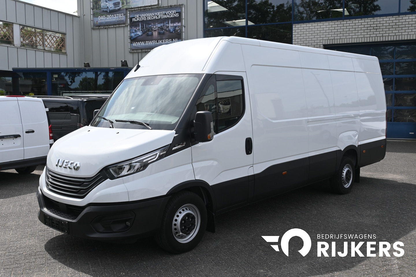 Iveco Daily - 35S18 L4H2 3.0 180 pk Hi-Matic LED, ACC, Geveerde stoel, Camera, Navigatie - AutoWereld.nl