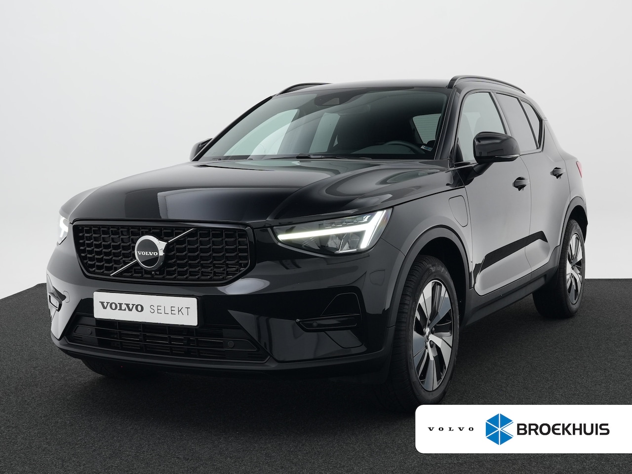 Volvo XC40 - T4 Recharge Plus Dark | Harman/Kardon | Elek Stoel | Keyless | Trekhaak | Stoel- & Stuurve - AutoWereld.nl