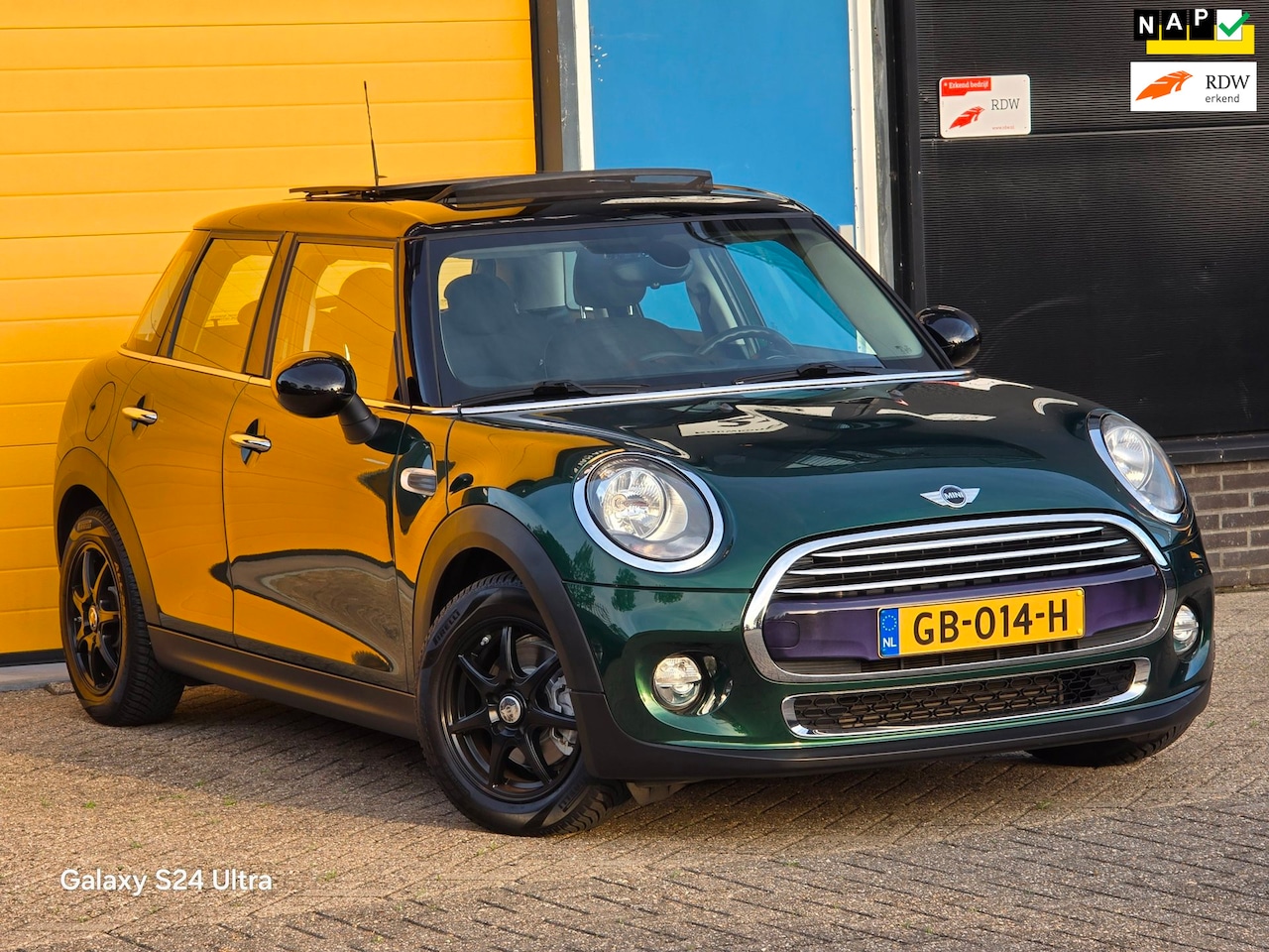 MINI 5-Deurs - 1.5 Cooper Salt Business / Airco / Cruise Control / Open Panoramadak / 5 deurs / Navi / Pd - AutoWereld.nl