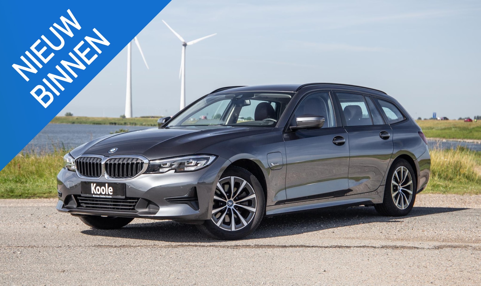 BMW 3-serie Touring - 320e LED / DEALER ONDERHOUDEN / STOELVERWARMING / CAMERA / CARPLAY - AutoWereld.nl