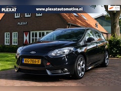 Ford Focus Wagon - 2.0 EcoBoost ST-3 | Recaro Kuipstoelen | Nette staat | Achteruitrijcamera | Stoelverwarmin