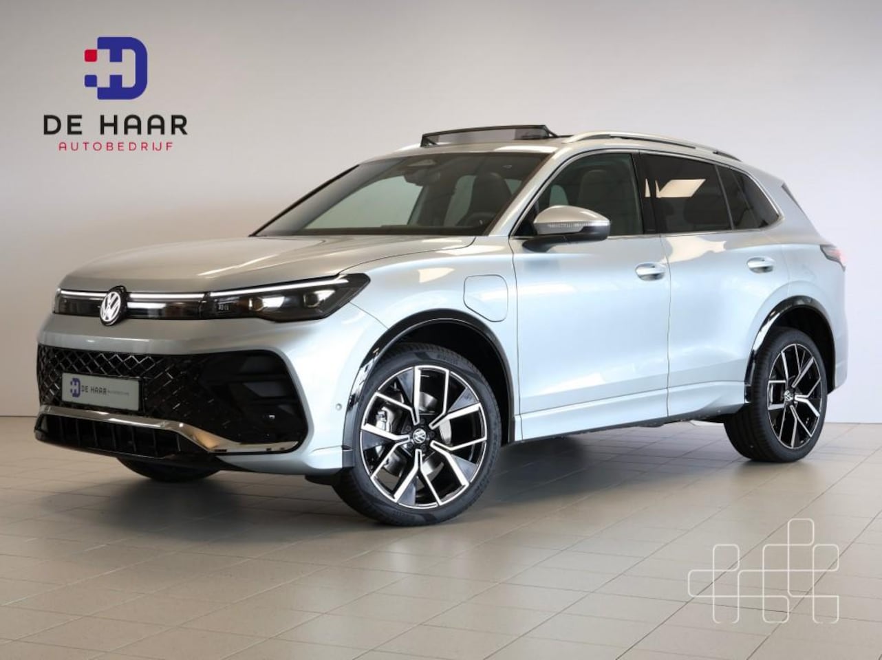Volkswagen Tiguan - 1.5 eHybrid R Line Edition - Pano - 20 inch - Trekhaak - AutoWereld.nl