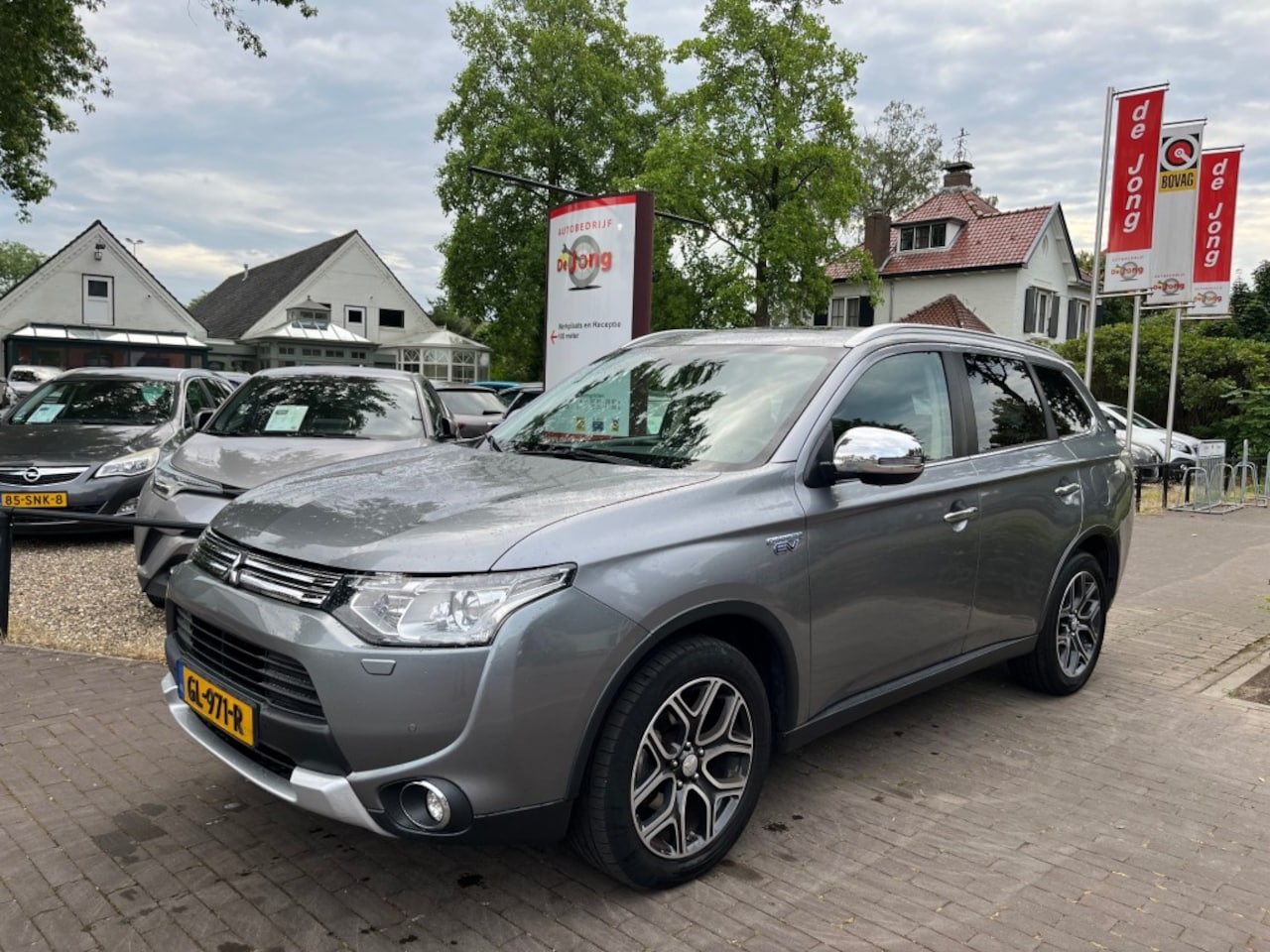 Mitsubishi Outlander - 2.0 PHEV LIMITED EDITION X-LINE PLUG-IN AUTOMAAT / SCHUIFDAK / LEDER / TREKHAAK / CAMERA / - AutoWereld.nl
