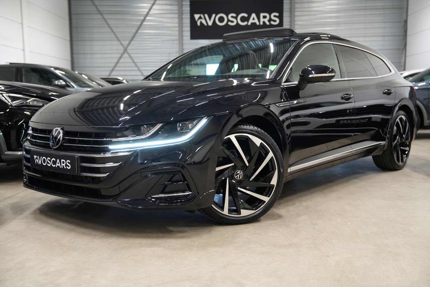 Volkswagen Arteon Shooting Brake - 2.0 TSI R-Line * Kuipstoelen - Pano - 360° Cam - Harman Kardon - Keyless - 20" - Standkach - AutoWereld.nl