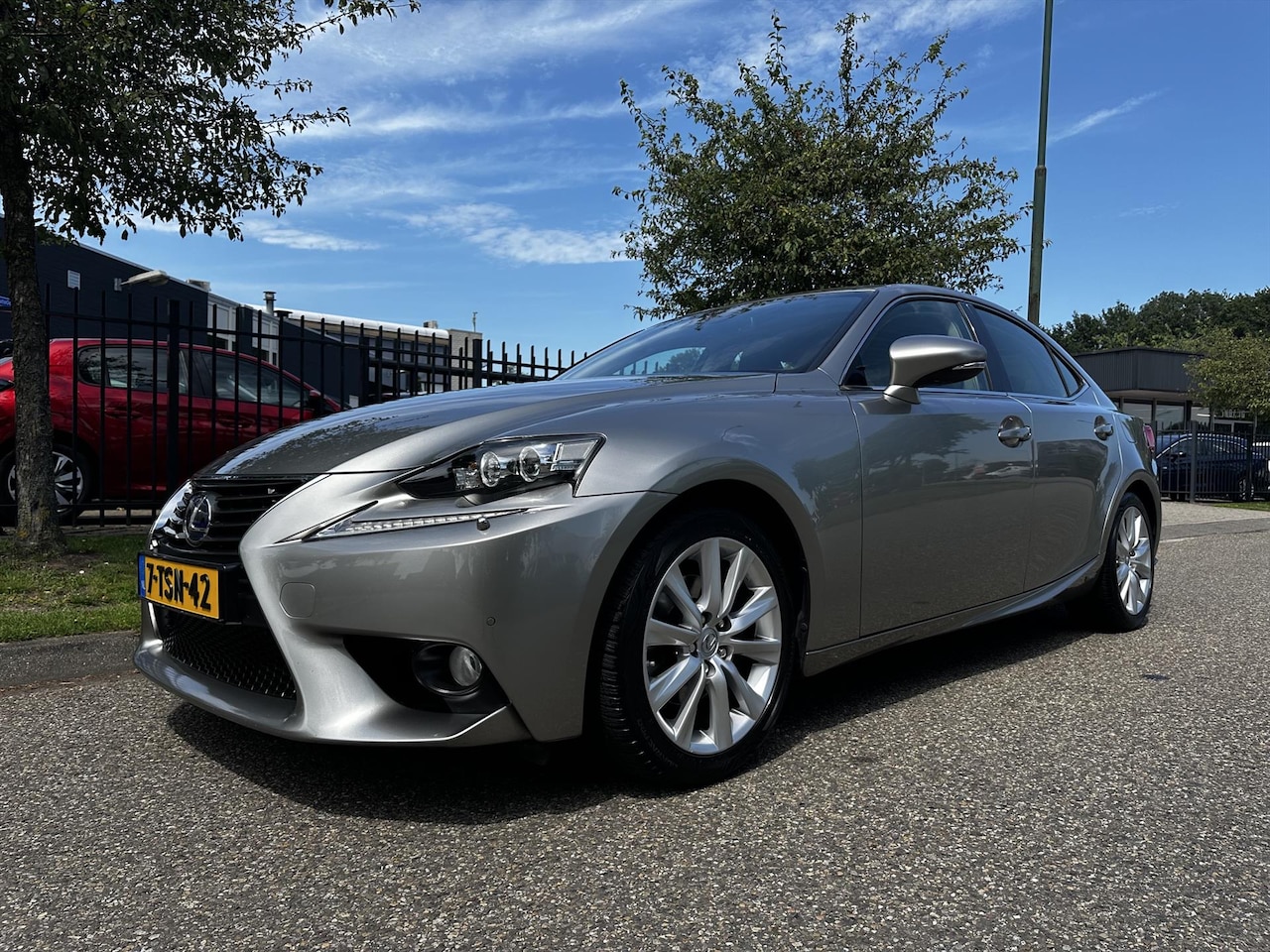 Lexus IS - 300h Hybrid 181pk First Edition Navigatie Parkeer Camera - AutoWereld.nl