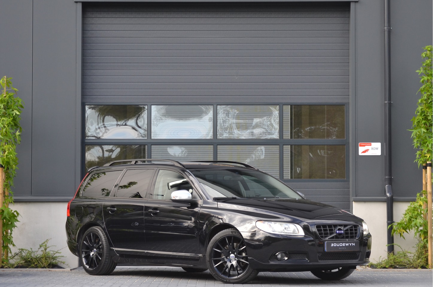 Volvo V70 - 2.0T R-Edition NAP | Leer | Automaat | Cruise Control | Goed Onderhouden! - AutoWereld.nl
