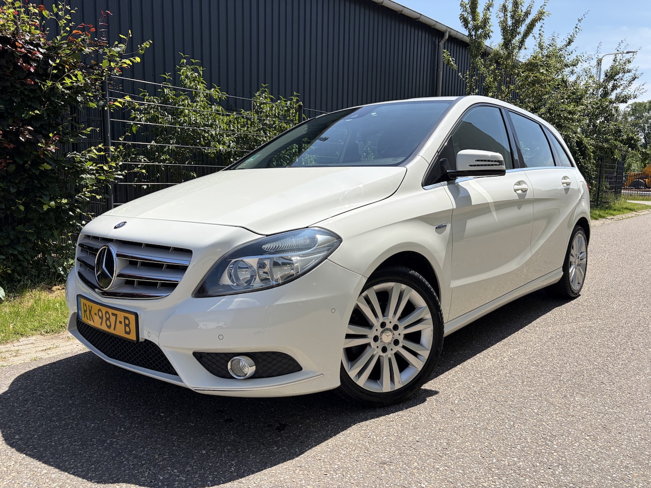 Mercedes-Benz B-klasse - 180 Ambition / AIRCO / LEER / NAVI / CRUISE - AutoWereld.nl